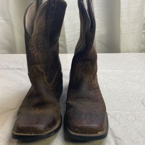 Ariat Men's Cowboy Boots. Size 5. Fair condition